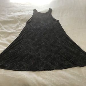 Old Navy Jersey Knit Black & White Geometric Print Sleeveless Swing Dress Size M